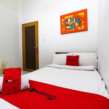 Reddoorz @ Hertasning Area 2 Макасар Екстериор снимка